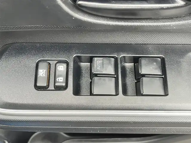 トヨタ アクア S 島根県 2018(平30)年 5.7万km コバルトブルーメタリック 純正SDナビ　/フルセグTV　/Ｂｌｕｅｔｏｏｔｈ接続　/バックカメラ　/ビルトインＥＴＣ　/衝突被害軽減システム　/アイドリングストップ　/横滑り防止装置　/純正フロアマット　/保証書　/取扱説明書　/スペアキー1本