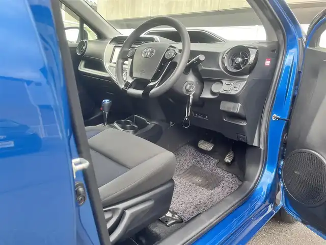 トヨタ アクア S 島根県 2018(平30)年 5.7万km コバルトブルーメタリック 純正SDナビ　/フルセグTV　/Ｂｌｕｅｔｏｏｔｈ接続　/バックカメラ　/ビルトインＥＴＣ　/衝突被害軽減システム　/アイドリングストップ　/横滑り防止装置　/純正フロアマット　/保証書　/取扱説明書　/スペアキー1本