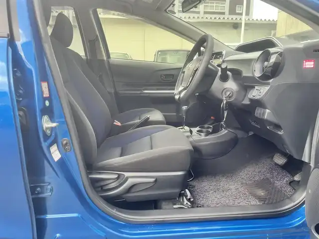 トヨタ アクア S 島根県 2018(平30)年 5.7万km コバルトブルーメタリック 純正SDナビ　/フルセグTV　/Ｂｌｕｅｔｏｏｔｈ接続　/バックカメラ　/ビルトインＥＴＣ　/衝突被害軽減システム　/アイドリングストップ　/横滑り防止装置　/純正フロアマット　/保証書　/取扱説明書　/スペアキー1本