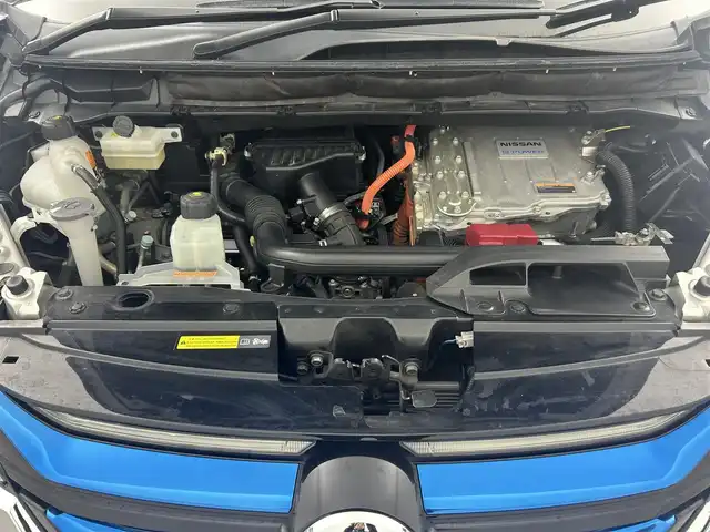 日産 セレナ e－パワー ハイウェイスター 千葉県 2018(平30)年 7.5万km ブリリアントシルバー 禁煙車/エマージェンシーブレーキ/・インテリジェントパーキングアシスト/・プロパイロット/・車線逸脱警報システム/両側パワースライドドア/純正9インチメモリナビ/・型番:MM518D-L/・CD/DVD/USB/Bluetooth/フルセグTV/・ビルトインETC/・アラウンドビューモニター/・インテリジェントルームミラー/フリップダウンモニター/革巻きステアリング/・ステアリングスイッチ/・ステアリングヒーター/電子パーキング/・ブレーキホールド/左右独立エアコン/純正フロアマット/純正15インチAW/オートライト/・LEDヘッドライト/・LEDフォグランプ