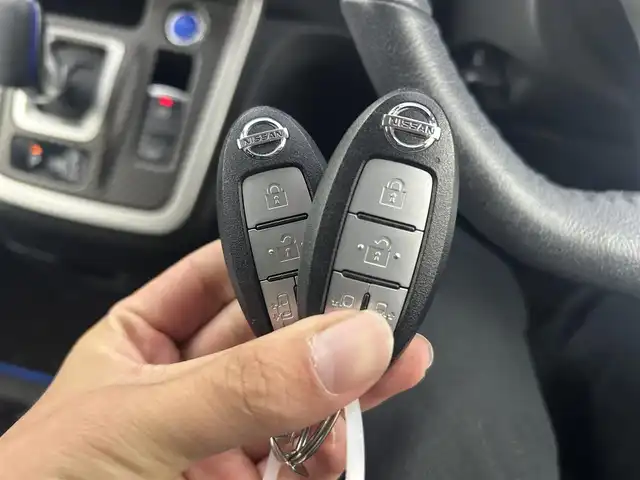 日産 セレナ e－パワー ハイウェイスター 千葉県 2018(平30)年 7.5万km ブリリアントシルバー 禁煙車/エマージェンシーブレーキ/・インテリジェントパーキングアシスト/・プロパイロット/・車線逸脱警報システム/両側パワースライドドア/純正9インチメモリナビ/・型番:MM518D-L/・CD/DVD/USB/Bluetooth/フルセグTV/・ビルトインETC/・アラウンドビューモニター/・インテリジェントルームミラー/フリップダウンモニター/革巻きステアリング/・ステアリングスイッチ/・ステアリングヒーター/電子パーキング/・ブレーキホールド/左右独立エアコン/純正フロアマット/純正15インチAW/オートライト/・LEDヘッドライト/・LEDフォグランプ