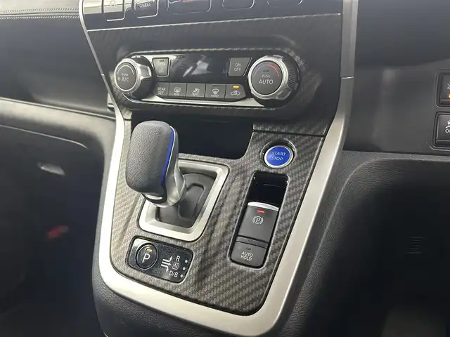 日産 セレナ e－パワー ハイウェイスター 千葉県 2018(平30)年 7.5万km ブリリアントシルバー 禁煙車/エマージェンシーブレーキ/・インテリジェントパーキングアシスト/・プロパイロット/・車線逸脱警報システム/両側パワースライドドア/純正9インチメモリナビ/・型番:MM518D-L/・CD/DVD/USB/Bluetooth/フルセグTV/・ビルトインETC/・アラウンドビューモニター/・インテリジェントルームミラー/フリップダウンモニター/革巻きステアリング/・ステアリングスイッチ/・ステアリングヒーター/電子パーキング/・ブレーキホールド/左右独立エアコン/純正フロアマット/純正15インチAW/オートライト/・LEDヘッドライト/・LEDフォグランプ