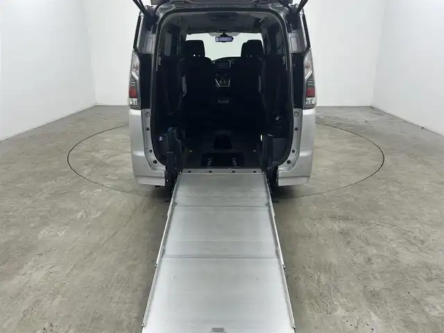 日産 セレナ e－パワー ハイウェイスター 千葉県 2018(平30)年 7.5万km ブリリアントシルバー 禁煙車/エマージェンシーブレーキ/・インテリジェントパーキングアシスト/・プロパイロット/・車線逸脱警報システム/両側パワースライドドア/純正9インチメモリナビ/・型番:MM518D-L/・CD/DVD/USB/Bluetooth/フルセグTV/・ビルトインETC/・アラウンドビューモニター/・インテリジェントルームミラー/フリップダウンモニター/革巻きステアリング/・ステアリングスイッチ/・ステアリングヒーター/電子パーキング/・ブレーキホールド/左右独立エアコン/純正フロアマット/純正15インチAW/オートライト/・LEDヘッドライト/・LEDフォグランプ