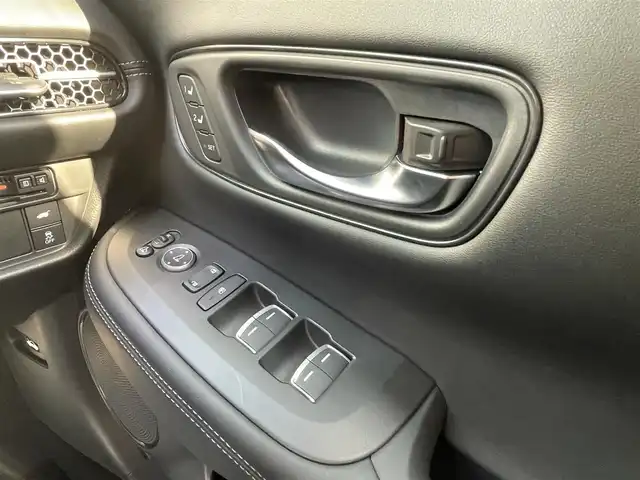 ホンダ ＺＲ－Ｖ Z 宮崎県 2023(令5)年 3万km スーパープラチナグレーメタリック メーカー純正ナビ/全方位カメラ/アダプティブクルーズコントロール/レーンキープアシスト/前後ドライブレコーダー/電動リアゲート/ETC2.0/パワーシート(D/N)/レザーシート/シートヒーター(D/N)/ブラインドスポットインフォメーション/衝突軽減ブレーキ/ステアリングヒーター/置くだけ充電/メモリーシート