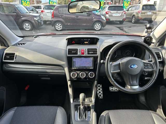 スバル フォレスター S－リミテッド 長野県 2015(平27)年 7.8万km ヴェネチアンレッドパール ・社外ナビ/(Bluetooth/ワンセグTV/DVD)/・バックカメラ/・クルーズコントロール/・純正ビルトインETC/・前後ドライブレコーダー/・純正フロアマット/・パワーシート(D+N席)/・ハーフレザーシート/・シートヒーター(D+N席)/・ルーフレール/・純正18インチアルミホイール/・取扱説明書/・保証書