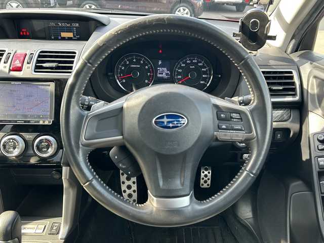 スバル フォレスター S－リミテッド 長野県 2015(平27)年 7.8万km ヴェネチアンレッドパール ・社外ナビ/(Bluetooth/ワンセグTV/DVD)/・バックカメラ/・クルーズコントロール/・純正ビルトインETC/・前後ドライブレコーダー/・純正フロアマット/・パワーシート(D+N席)/・ハーフレザーシート/・シートヒーター(D+N席)/・ルーフレール/・純正18インチアルミホイール/・取扱説明書/・保証書