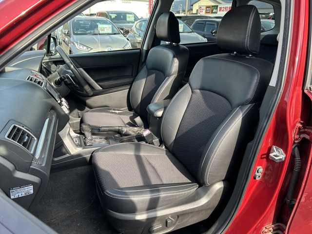 スバル フォレスター S－リミテッド 長野県 2015(平27)年 7.8万km ヴェネチアンレッドパール ・社外ナビ/(Bluetooth/ワンセグTV/DVD)/・バックカメラ/・クルーズコントロール/・純正ビルトインETC/・前後ドライブレコーダー/・純正フロアマット/・パワーシート(D+N席)/・ハーフレザーシート/・シートヒーター(D+N席)/・ルーフレール/・純正18インチアルミホイール/・取扱説明書/・保証書