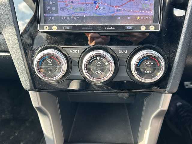 スバル フォレスター S－リミテッド 長野県 2015(平27)年 7.8万km ヴェネチアンレッドパール ・社外ナビ/(Bluetooth/ワンセグTV/DVD)/・バックカメラ/・クルーズコントロール/・純正ビルトインETC/・前後ドライブレコーダー/・純正フロアマット/・パワーシート(D+N席)/・ハーフレザーシート/・シートヒーター(D+N席)/・ルーフレール/・純正18インチアルミホイール/・取扱説明書/・保証書