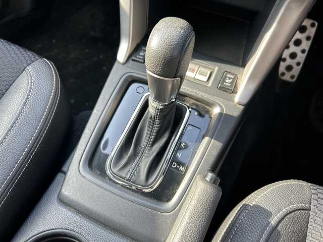 スバル フォレスター S－リミテッド 長野県 2015(平27)年 7.8万km ヴェネチアンレッドパール ・社外ナビ/(Bluetooth/ワンセグTV/DVD)/・バックカメラ/・クルーズコントロール/・純正ビルトインETC/・前後ドライブレコーダー/・純正フロアマット/・パワーシート(D+N席)/・ハーフレザーシート/・シートヒーター(D+N席)/・ルーフレール/・純正18インチアルミホイール/・取扱説明書/・保証書