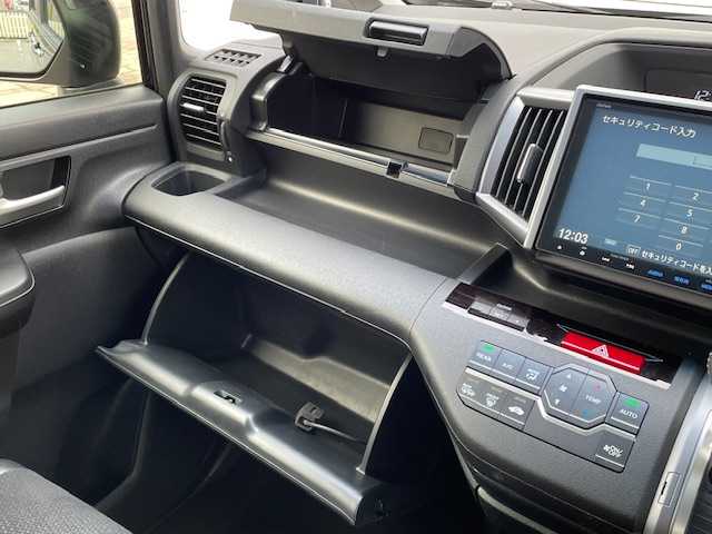 ホンダ ステップワゴン スパーダ Z クールスピリット 富山県 2014(平26)年 9.6万km プレミアムコスミックバイオレットパール フリップダウンモニター/純正ナビ/バックカメラ/ETC/クルーズコントロール/両側パワースライドドア/16インチアルミホイール/ハーフレザーシート/HIDヘッドライト/オートライト/ステアリングリモコン