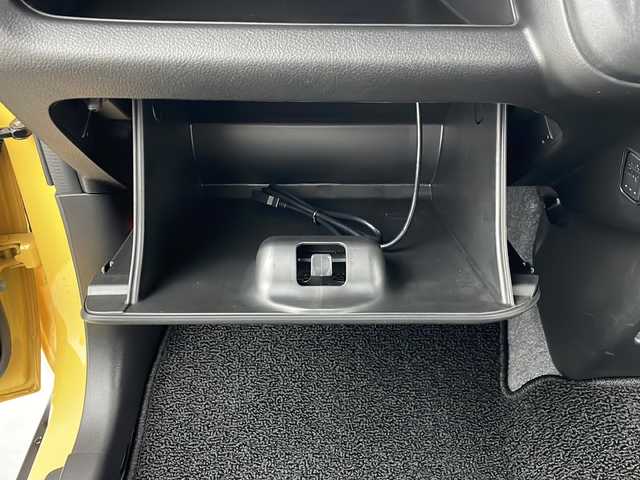 スズキ ハスラー HYBRID G 秋田県 2024(令6)年 0.5万km アクティブイエロー/ガンメタリック2トーン 4WD/セーフティサポート　/社外SDナビ　/　　CD/DVD/BT/フルセグTV/バックカメラ　/レーダークルーズコントロール　/LEDオートライト　/前席シートヒーター　/純正15インチアルミホイール　/オートマチックハイビーム　/アイドリングストップ/レーンキープアシスト/スマートキー　/ETC