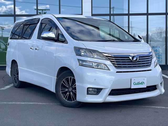 トヨタ ヴェルファイア 2．4Z プラチナセレⅡ ゴールド 道東・釧路十勝 2010(平22)年 12.2万km ホワイトパールクリスタルシャイン ・４WD/・寒冷地仕様/・純正ナビ（CD/DVD/TV/BT/SD/AM/FM）/・フルセグTV/・バックカメラ/・ETC/・両側パワースライドドア/・電動リアゲート/・純正フリップダウンモニター/・２列目オットマン/・前後コーナーセンサー/・横滑り防止装置/・フロントデアイサー/・プッシュスタート/・スマートキー×２/・社外エンジンスターター/・本革巻きステアリング/・木目調パネル/・電動格納ウィンカーミラー/・純正フロアマット/・ドアバイザー/・社外１６インチAW/・HIDヘッドライト/・フロントフォグランプ