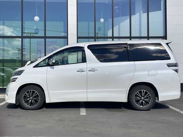 トヨタ ヴェルファイア 2．4Z プラチナセレⅡ ゴールド 道東・釧路十勝 2010(平22)年 12.2万km ホワイトパールクリスタルシャイン ・４WD/・寒冷地仕様/・純正ナビ（CD/DVD/TV/BT/SD/AM/FM）/・フルセグTV/・バックカメラ/・ETC/・両側パワースライドドア/・電動リアゲート/・純正フリップダウンモニター/・２列目オットマン/・前後コーナーセンサー/・横滑り防止装置/・フロントデアイサー/・プッシュスタート/・スマートキー×２/・社外エンジンスターター/・本革巻きステアリング/・木目調パネル/・電動格納ウィンカーミラー/・純正フロアマット/・ドアバイザー/・社外１６インチAW/・HIDヘッドライト/・フロントフォグランプ