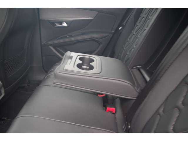 プジョー ３００８ GT ブルー HDi 茨城県 2020(令2)年 3.4万km 黒 純正ナビ付ディスプレイオーディオ/Bluetooth/AndroidAuto/AppleCarPlay/USB/バックカメラ/ブラインドスポットモニター/ダウンヒルアシストコントロール/アダプティブクルーズコントロール/LEDヘッドライト/・フォグランプ/・オートライト/・レザーシート/・D席パワーシート/・D/N席シートヒーター/電動リアゲート/・フットオープナー/前後ドライブレコーダー/ETC/純正18インチアルミホイール/革巻きステアリング/・ステアリングスイッチ/・パドルシフト/ワイヤレス充電器