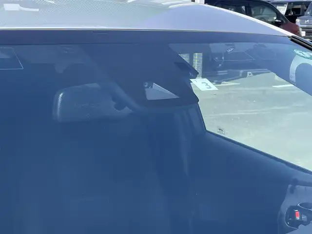 トヨタ プリウス Sセーフティプラス 福岡県 2018(平30)年 8.3万km シルバーM トヨタセーフティセンス/純正HDDナビ/（CD/DVD/SD/BT/USB）/フルセグTV/バックカメラ/ETC/ステアリングスイッチ/純正フロアマット/純正アルミホイール/ドアバイザー/コーナーセンサー/プッシュスタート/スマーキー/保証書
