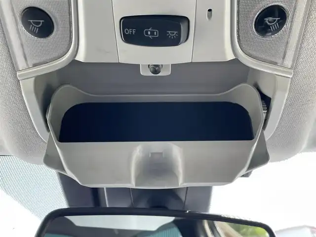 トヨタ プリウス Sセーフティプラス 福岡県 2018(平30)年 8.3万km シルバーM トヨタセーフティセンス/純正HDDナビ/（CD/DVD/SD/BT/USB）/フルセグTV/バックカメラ/ETC/ステアリングスイッチ/純正フロアマット/純正アルミホイール/ドアバイザー/コーナーセンサー/プッシュスタート/スマーキー/保証書