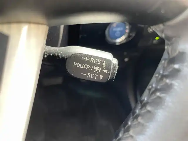 トヨタ プリウス Sセーフティプラス 福岡県 2018(平30)年 8.3万km シルバーM トヨタセーフティセンス/純正HDDナビ/（CD/DVD/SD/BT/USB）/フルセグTV/バックカメラ/ETC/ステアリングスイッチ/純正フロアマット/純正アルミホイール/ドアバイザー/コーナーセンサー/プッシュスタート/スマーキー/保証書
