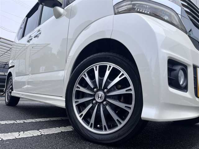 ホンダ Ｎ ＢＯＸ カスタム G ターボパッケージ 三重県 2013(平25)年 10.8万km プレミアムホワイトパール 純正ナビ(Bluetooth/SD/CD/DVD/USB/地デジTV/FM/AM)/バックカメラ/ETC/ドライブレコーダー(前後)/ターボ/クルーズコントロール/両側パワースライドドア/HIDヘッドランプ/LEDイルミネーションランプ/フロントフォグランプ/純正フロアマット/ドアバイザー/電動格納ドアミラー/革巻きステアリングホイール/プッシュスタート/スマートキーシステム/スペアキー