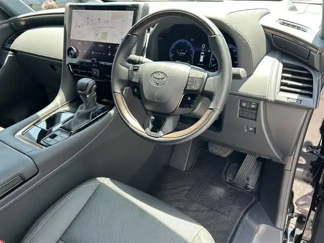 トヨタ アルファード Z 滋賀県 2024(令6)年 1.5万km ブラック ガソリン/2WD(FF)/CVT/左右独立ムーンルーフ/両側パワースライドドア/１４インチ純正コネクティッドナビ/(FM/AM/USB/HDMI/フルセグ/Bluetooth)/ETC2.0/前後ドライブレコーダー/パノラミックビューモニター/バックカメラ/ＴＶキャンセラー/後席用サイドサンシェード/ＴｏｙｏｔａＳａｆｅｔｙＳｅｎｓｅ/・踏み間違い防止アシスト	/・ブレーキアシスト	/・プリクラッシュブレーキアシスト	/・プロアクティブドライビングアシスト/・ブラインドスポットモニター/・安心降車アシスト/・レーンキープアシスト	/・レーダークルーズコントロール/・標識検知機能	/全席シートヒーター/全席シートベンチレーション/ワイヤレス充電/電動格納ミラー/電動リアゲート/電動パーキング/ブレーキホールド/革巻きステアリング/ステアリングスイッチ/ステアリングヒーター/オートライト/LEDヘッドライト/フロントフォグ/リアフォグ/オートマチックハイビーム/フルオートエアコン/プッシュスタート/スマートキー/スペアキー/社外フロアマット/ヘッドアップディスプレイ
