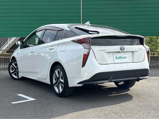 トヨタ プリウス S ツーリングセレクション 茨城県 2018(平30)年 3.2万km ホワイトパールクリスタルシャイン ワンオーナー/純正ナビゲーション/CD/DVD/Bluetooth/フルセグTV/バックカメラ/トヨタセーフティセンス/・プリクラッシュセーフティ/・レーンキープアシスト/・レーダークルーズコントロール/・オートマチックハイビーム/ビルトインETC2.0/前後ドライブレコーダー/プッシュスタート/スマートキー×２/レザーシート/前席シートヒーター/純正17インチAW/オートライト/LEDヘッドライト/保証書
