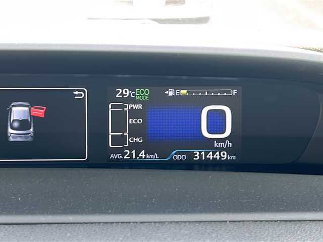 トヨタ プリウス S ツーリングセレクション 茨城県 2018(平30)年 3.2万km ホワイトパールクリスタルシャイン ワンオーナー/純正ナビゲーション/CD/DVD/Bluetooth/フルセグTV/バックカメラ/トヨタセーフティセンス/・プリクラッシュセーフティ/・レーンキープアシスト/・レーダークルーズコントロール/・オートマチックハイビーム/ビルトインETC2.0/前後ドライブレコーダー/プッシュスタート/スマートキー×２/レザーシート/前席シートヒーター/純正17インチAW/オートライト/LEDヘッドライト/保証書