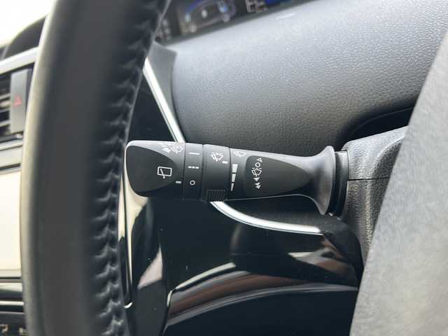 トヨタ プリウス S ツーリングセレクション 茨城県 2018(平30)年 3.2万km ホワイトパールクリスタルシャイン ワンオーナー/純正ナビゲーション/CD/DVD/Bluetooth/フルセグTV/バックカメラ/トヨタセーフティセンス/・プリクラッシュセーフティ/・レーンキープアシスト/・レーダークルーズコントロール/・オートマチックハイビーム/ビルトインETC2.0/前後ドライブレコーダー/プッシュスタート/スマートキー×２/レザーシート/前席シートヒーター/純正17インチAW/オートライト/LEDヘッドライト/保証書
