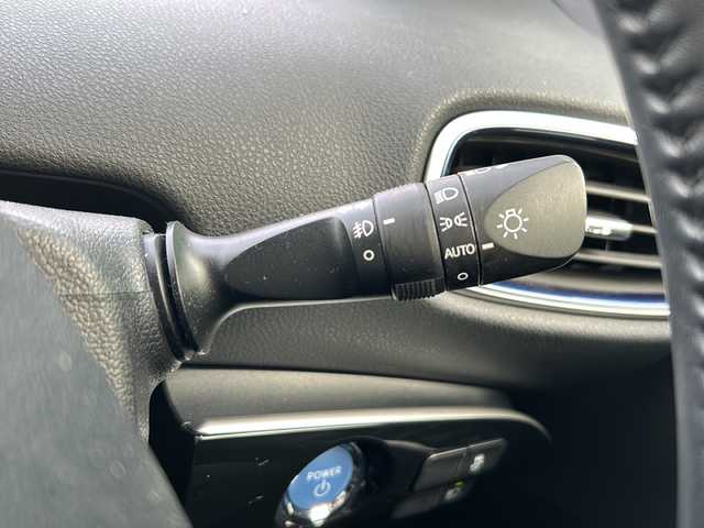 トヨタ プリウス S ツーリングセレクション 茨城県 2018(平30)年 3.2万km ホワイトパールクリスタルシャイン ワンオーナー/純正ナビゲーション/CD/DVD/Bluetooth/フルセグTV/バックカメラ/トヨタセーフティセンス/・プリクラッシュセーフティ/・レーンキープアシスト/・レーダークルーズコントロール/・オートマチックハイビーム/ビルトインETC2.0/前後ドライブレコーダー/プッシュスタート/スマートキー×２/レザーシート/前席シートヒーター/純正17インチAW/オートライト/LEDヘッドライト/保証書