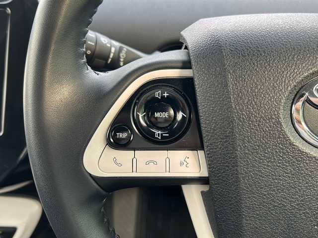 トヨタ プリウス S ツーリングセレクション 茨城県 2018(平30)年 3.2万km ホワイトパールクリスタルシャイン ワンオーナー/純正ナビゲーション/CD/DVD/Bluetooth/フルセグTV/バックカメラ/トヨタセーフティセンス/・プリクラッシュセーフティ/・レーンキープアシスト/・レーダークルーズコントロール/・オートマチックハイビーム/ビルトインETC2.0/前後ドライブレコーダー/プッシュスタート/スマートキー×２/レザーシート/前席シートヒーター/純正17インチAW/オートライト/LEDヘッドライト/保証書