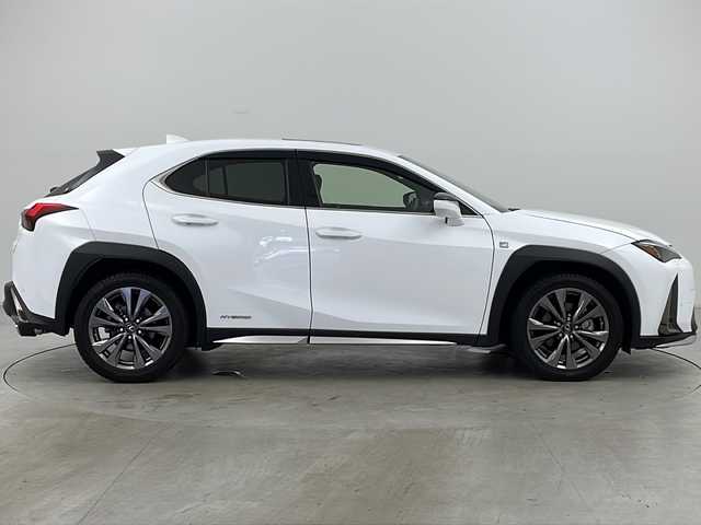 レクサス ＵＸ 250h Fスポーツ 道央・札幌 2019(平31)年 7.2万km ホワイトノーヴァガラスフレーク ・4WD/・純正SDナビ(BT.CD.DVD・TV)/・バックカメラ/・レクサスセーフティセンス/・ブラインドスポットモニター/・レーダークルーズコントロール/・レザーシート/・パワーバックドア/・前席シートヒーター/・前席エアシート/・サンルーフ/・ステアリングヒーター/・オートハイビーム/・オートライト/・LEDヘッドライト/・スマートキー/・スペアキー
