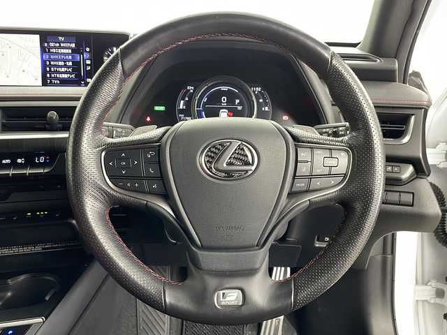 レクサス ＵＸ 250h Fスポーツ 道央・札幌 2019(平31)年 7.2万km ホワイトノーヴァガラスフレーク ・4WD/・純正SDナビ(BT.CD.DVD・TV)/・バックカメラ/・レクサスセーフティセンス/・ブラインドスポットモニター/・レーダークルーズコントロール/・レザーシート/・パワーバックドア/・前席シートヒーター/・前席エアシート/・サンルーフ/・ステアリングヒーター/・オートハイビーム/・オートライト/・LEDヘッドライト/・スマートキー/・スペアキー