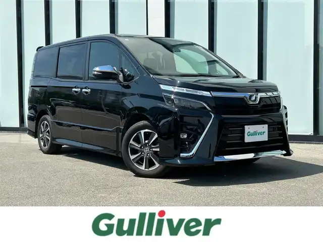 トヨタ ヴォクシー ZS 煌Ⅱ 大阪府 2019(令1)年 6.3万km ブラック 純正９インチナビ/   フルセグTV/CD/DVD/Bluetooth/USB/バックモニター/社外エアロ（サイド）/衝突軽減ブレーキ/横滑り防止装置/コーナーセンサー/両側パワースライドドア/クルーズコントロール/レーンキープアシスト/アイドリングストップ/前後ドライブレコーダー/オートマチックハイビーム/純正16インチアルミホイール/純正フロアマット/プッシュスタート/スマートキー/ＥＴＣ/ＬＥＤ