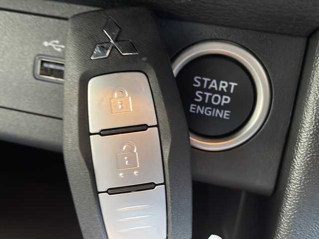 三菱 トライトン GSR 愛知県 2024(令6)年 0.2万km オレンジ 衝突軽減システム/純正ディスプレイオーディオ（ナビあり）/全方位カメラ/レーダークルーズコントロール/シートヒーター/フルセグ/Bluetooth/バックカメラ/パワーシート/コーナーセンサー/純正アルミホイール/ルーフレール/ブラインドスポットモニター/LEDヘッドライト/ステアリングヒーター/ダウンヒルアシストコントロール/オートマチックハイビーム/ETC/ステアリングスイッチ/スマートキー/プッシュスタート