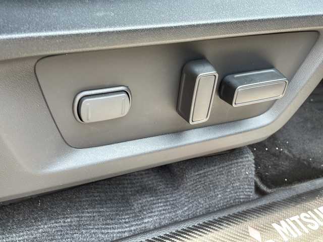 三菱 トライトン GSR 愛知県 2024(令6)年 0.2万km オレンジ 衝突軽減システム/純正ディスプレイオーディオ（ナビあり）/全方位カメラ/レーダークルーズコントロール/シートヒーター/フルセグ/Bluetooth/バックカメラ/パワーシート/コーナーセンサー/純正アルミホイール/ルーフレール/ブラインドスポットモニター/LEDヘッドライト/ステアリングヒーター/ダウンヒルアシストコントロール/オートマチックハイビーム/ETC/ステアリングスイッチ/スマートキー/プッシュスタート