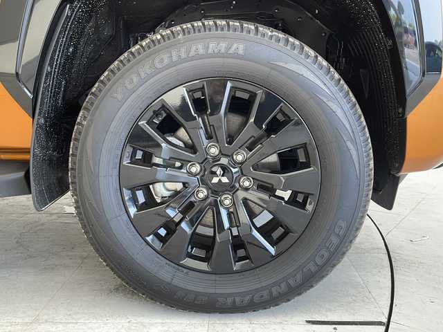 三菱 トライトン GSR 愛知県 2024(令6)年 0.2万km オレンジ 衝突軽減システム/純正ディスプレイオーディオ（ナビあり）/全方位カメラ/レーダークルーズコントロール/シートヒーター/フルセグ/Bluetooth/バックカメラ/パワーシート/コーナーセンサー/純正アルミホイール/ルーフレール/ブラインドスポットモニター/LEDヘッドライト/ステアリングヒーター/ダウンヒルアシストコントロール/オートマチックハイビーム/ETC/ステアリングスイッチ/スマートキー/プッシュスタート