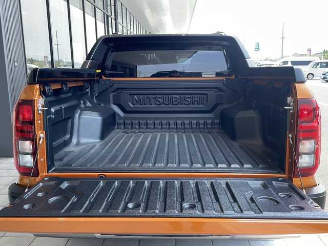 三菱 トライトン GSR 愛知県 2024(令6)年 0.2万km オレンジ 衝突軽減システム/純正ディスプレイオーディオ（ナビあり）/全方位カメラ/レーダークルーズコントロール/シートヒーター/フルセグ/Bluetooth/バックカメラ/パワーシート/コーナーセンサー/純正アルミホイール/ルーフレール/ブラインドスポットモニター/LEDヘッドライト/ステアリングヒーター/ダウンヒルアシストコントロール/オートマチックハイビーム/ETC/ステアリングスイッチ/スマートキー/プッシュスタート