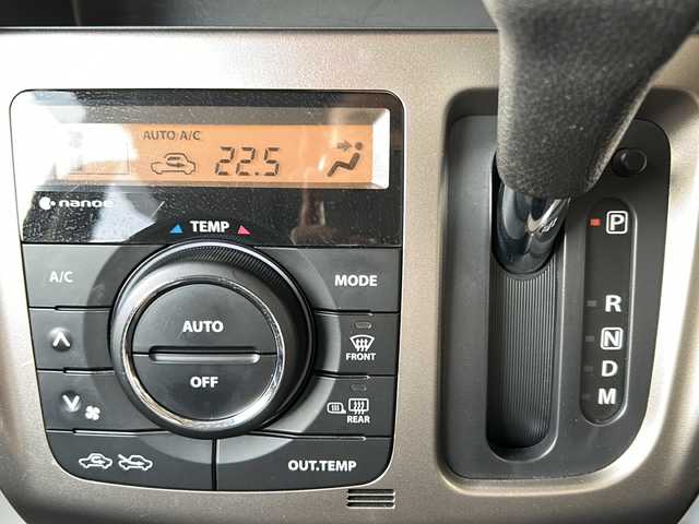 スズキ ハスラー Jスタイル Ⅲ ターボ 神奈川県 2018(平30)年 1.3万km オフブルーメタリック/スチールシルバー2トーン 登録時走行距離12753km/ワンオーナー/純正ディーラーナビ/(CD/DVD/SD/USB/BT/フルセグTV)/全方位カメラ/クルーズコントロール/パドルシフト/衝突被害軽減ブレーキ/レーンキープアシスト/横滑り防止装置/アイドリングストップ/ハーフレザーシート/D/N席シートヒーター/ビルトインETC/前後ドライブレコーダー/ルーフレール/オートライト/純正フロアマット/純正ドアバイザー/ISOFIX/スペアキー×1/保証書/取扱説明書