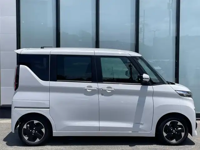 日産 ルークス ハイウェイスター X 大阪府 2023(令5)年 1.5万km ホワイトパール 社外ナビ/   TV/CD/Bluetooth/全方位モニター/衝突軽減ブレーキ/横滑り防止装置/コーナーセンサー/片側パワースライドドア/アイドリングストップ/ステアリングスイッチ/純正14インチアルミホイール/純正フロアマット/プッシュスタート/スマートキー/ＥＴＣ/ＬＥＤ/禁煙車