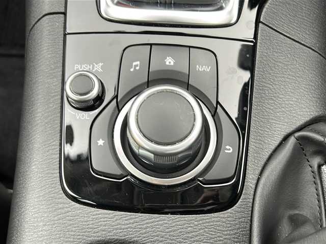 マツダ アクセラ スポーツ 15XD Lパッケージ 宮城県 2017(平29)年 5.3万km スノーフレイクホワイトパールマイカ i-ACTIVSENSE/・トラクションコントロールシステム/・アイ・ストップ/・クルージング＆トラフィック・サポート/・マツダ・レーダー・クルーズ・コントロール/・レーンキープ・アシスト・システム/ブラインドスポットモニター/ヘッドアップディスプレイ/マツダコネクトナビ/・BT.CD.DVD.USB.AUX/バックカメラ/フルセグTV/ドライブレコーダー（F）/ETC/革巻きステアリング/パドルシフト/ステアリングスイッチ/プッシュスタート/スマートキー×3/LEDヘッドライト/LEDフォグライト/純正フロアマット/純正18inAW/ドアバイザー