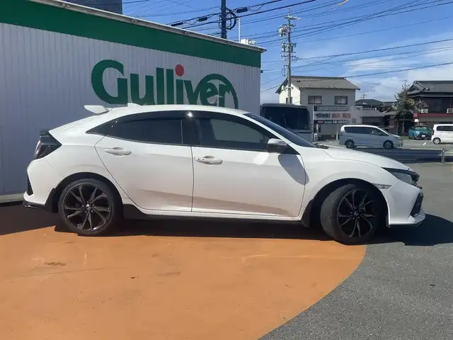 ホンダ シビック ハッチバック ホンダセンシング 三重県 2019(令1)年 9万km ホワイトオーキッドパール 純正Gathersインターナビ/バックカメラ/ホンダセンシング（安全運転支援）/LEDヘッドライト/オートライト/ボディ同色電動オート格納ドアミラー/ヒーター/ウィンカー/235/40R18タイヤ/　＊18インチアルミホイール/革巻ステアリングホイール/チルト/テレスコピックハンドル/SRSエアバック（運転席/助手席/サイド/カーテン）/マルチインフォメーションディスプレイ/オートエアコン/シートヒーター（運転席/助手席）/エンジンスタートボタン/スマートキー/ビルトインETC