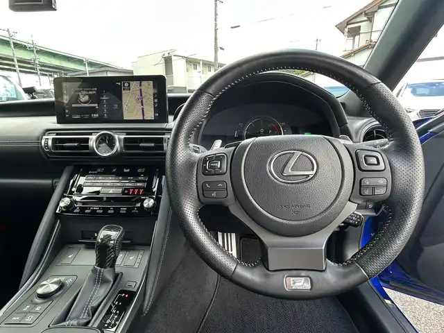 レクサス ＩＳ 300h Fスポーツ 愛知県 2021(令3)年 3.7万km ヒートブルーコントラストレイヤリング サンルーフ/純正ナビ/（BT/AM/FM/CD/DVD/Miracast)/パノラミックビューモニター/ビルトインETC2.0/ドライブレコーダー/セーフティシステムプラス/・LEDオートライト/・LEDオートマチックハイビーム/・レーダークルーズコントロール/・プリクラッシュセーフティ/・レーントレーシングアシスト/・ブラインドスポットモニター/・パーキングサポート/・トラクションコントロール/ステアリングヒーター/運転席＆助手席シートヒーター/運転席＆助手席パワーシート/純正１９インチAW/純正フロアマット