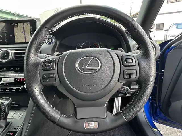 レクサス ＩＳ 300h Fスポーツ 愛知県 2021(令3)年 3.7万km ヒートブルーコントラストレイヤリング サンルーフ/純正ナビ/（BT/AM/FM/CD/DVD/Miracast)/パノラミックビューモニター/ビルトインETC2.0/ドライブレコーダー/セーフティシステムプラス/・LEDオートライト/・LEDオートマチックハイビーム/・レーダークルーズコントロール/・プリクラッシュセーフティ/・レーントレーシングアシスト/・ブラインドスポットモニター/・パーキングサポート/・トラクションコントロール/ステアリングヒーター/運転席＆助手席シートヒーター/運転席＆助手席パワーシート/純正１９インチAW/純正フロアマット
