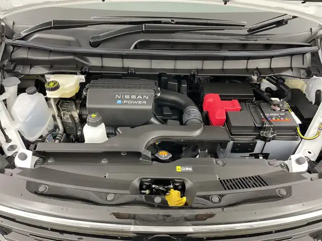 日産 セレナ e－パワー ハイウェイスター V 愛知県 2025(令7)年 0.1千km プリズムホワイト 登録済未使用車/純正12.3インチワイドディスプレイ/（AM/FM/フルセグTV/Bluetooth）/HDMI接続/プロパイロット/インテリジェントルームミラー/アラウンドビューカメラ/インテリジェントクルーズコントロール/両側パワースライドドア/e-Pedal/純正16インチアルミホイール/エマージェンシーブレーキ/ハンドル支援/車線逸脱警報システム/後側方車線検知警報/踏み間違い衝突防止支援/先行者発進通知/標識検知支援/ソナー/ふらつき警報/ビルトイン2.0ETC/AUTOHOLD/オートハイビーム/オートライト/LEDヘッドライト/フロントフォグ