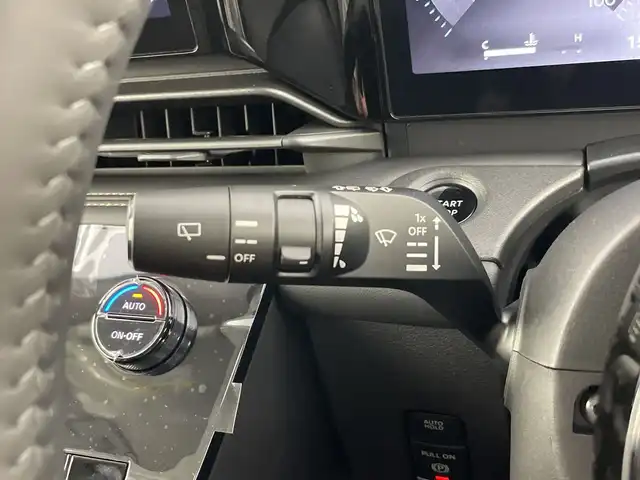 日産 セレナ e－パワー ハイウェイスター V 愛知県 2025(令7)年 0.1千km プリズムホワイト 登録済未使用車/純正12.3インチワイドディスプレイ/（AM/FM/フルセグTV/Bluetooth）/HDMI接続/プロパイロット/インテリジェントルームミラー/アラウンドビューカメラ/インテリジェントクルーズコントロール/両側パワースライドドア/e-Pedal/純正16インチアルミホイール/エマージェンシーブレーキ/ハンドル支援/車線逸脱警報システム/後側方車線検知警報/踏み間違い衝突防止支援/先行者発進通知/標識検知支援/ソナー/ふらつき警報/ビルトイン2.0ETC/AUTOHOLD/オートハイビーム/オートライト/LEDヘッドライト/フロントフォグ