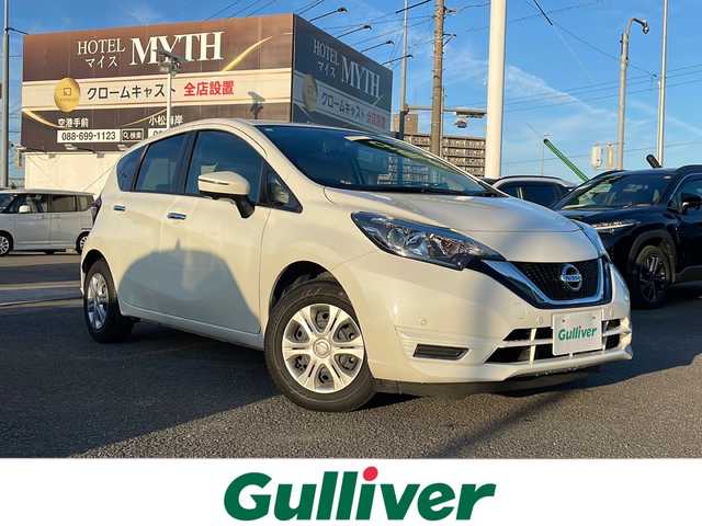 日産 ノート X Vセレクション 徳島県 2020(令2)年 4.9万km ブリリアントホワイトパール 社外7インチSDナビ【AVN-RB7】/（Bluetooth/FM/AM/CD/DVD）/アラウンドビューモニター/オートライト/フロント＆バックソナー/インテリジェントエマージェンシーブレーキ/車線逸脱警報システム/LEDヘッドライト/オートライト/デジタルインナーミラードラレコ一体型/電格ウィンカーミラー/社外フロアマット/ETC/アイドリングストップ/エンジンプッシュスタート/スマートキー