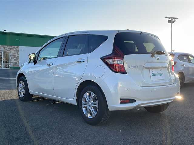 日産 ノート X Vセレクション 徳島県 2020(令2)年 4.9万km ブリリアントホワイトパール 社外7インチSDナビ【AVN-RB7】/（Bluetooth/FM/AM/CD/DVD）/アラウンドビューモニター/オートライト/フロント＆バックソナー/インテリジェントエマージェンシーブレーキ/車線逸脱警報システム/LEDヘッドライト/オートライト/デジタルインナーミラードラレコ一体型/電格ウィンカーミラー/社外フロアマット/ETC/アイドリングストップ/エンジンプッシュスタート/スマートキー