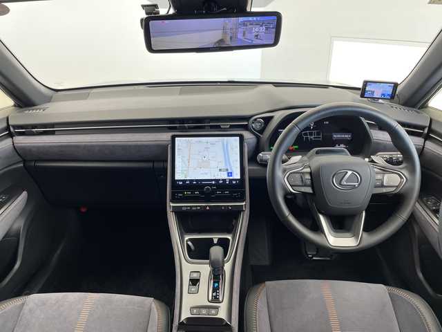 レクサス ＬＢＸ クール 愛知県 2024(令6)年 0.7万km グレーⅡ プレミアムサウンドマークレビンソン/純正9型ディズプレイオーディオナビ/全方位カメラ/レーダークルーズコントロール/シートヒーター/電動リアゲート/パワーシート/ヘッドアップディスプレイ/コーナーセンサー/純正アルミホイール/ETC2.0/ブラインドスポットモニター/LEDヘッドライト/パドルシフト/ステアリングヒーター/パドルシフト/インテリジェントミラー/レーンキープアシスト/オートマチックハイビーム/ワイヤレス充電機/ドライブレコーダー/衝突軽減システム/フルセグ/Bluetooth/ステアリングスイッチ/スマートキー/プッシュスタート