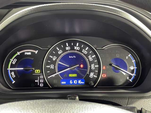 トヨタ ヴォクシー ハイブリッド X 沖縄県 2019(平31)年 6.1万km ホワイトパールクリスタルシャイン 禁煙車/県外仕入れ/９インチ純正ナビ/【CD/DVD/フルセグTV/BT】/バックカメラ/ETC/後席フリップダウンモニター/スマートキー/プッシュスタート/クルーズコントロール/前後ドライブレコーダー/ステアリングリモコン/両側パワースライドドア/衝突被害軽減システム/LEDヘッドライト/オートライト/スマートキー/スペアキー