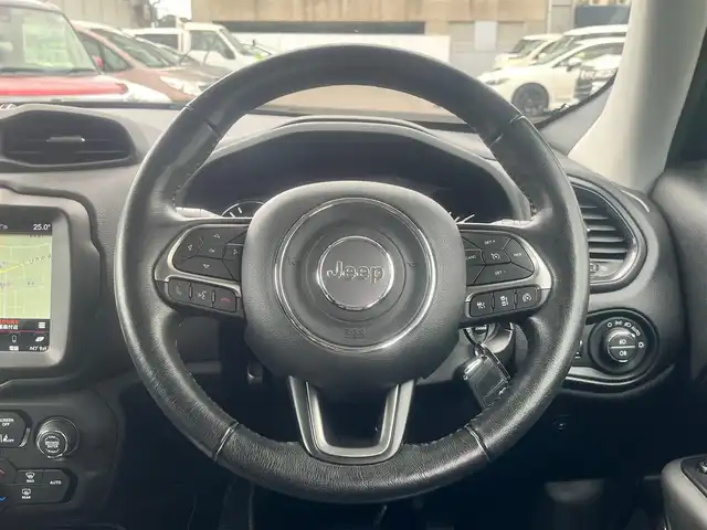 クライスラー・ジープ ジープ レネゲード リミテッド 4xe 島根県 2020(令2)年 5.3万km 黒 4WD/純正ナビ　/(ワンセグＴＶ/Ｂｌｕｅｔｏｏｔｈ接続)　/レザーシート/ビルトインＥＴＣ2.0　/バックカメラ　/前席パワーシート/シートヒーター/ステアリングヒーター　/電動パーキングブレーキ　/アダプティブクルーズコントロール　/リアコーナーセンサー/レーンアシスト/衝突軽減ブレーキ/横滑り防止装置/アイドリングストップ/純正LEDヘッドライト/純正アルミホイール/フロアマット