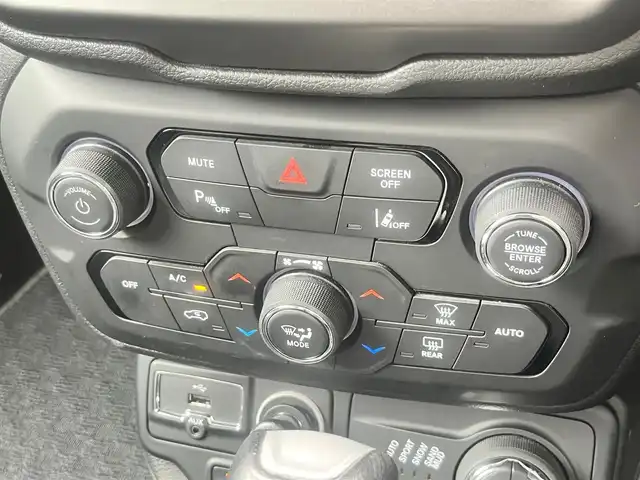 クライスラー・ジープ ジープ レネゲード リミテッド 4xe 島根県 2020(令2)年 5.3万km 黒 4WD/純正ナビ　/(ワンセグＴＶ/Ｂｌｕｅｔｏｏｔｈ接続)　/レザーシート/ビルトインＥＴＣ2.0　/バックカメラ　/前席パワーシート/シートヒーター/ステアリングヒーター　/電動パーキングブレーキ　/アダプティブクルーズコントロール　/リアコーナーセンサー/レーンアシスト/衝突軽減ブレーキ/横滑り防止装置/アイドリングストップ/純正LEDヘッドライト/純正アルミホイール/フロアマット