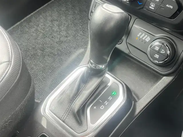 クライスラー・ジープ ジープ レネゲード リミテッド 4xe 島根県 2020(令2)年 5.3万km 黒 4WD/純正ナビ　/(ワンセグＴＶ/Ｂｌｕｅｔｏｏｔｈ接続)　/レザーシート/ビルトインＥＴＣ2.0　/バックカメラ　/前席パワーシート/シートヒーター/ステアリングヒーター　/電動パーキングブレーキ　/アダプティブクルーズコントロール　/リアコーナーセンサー/レーンアシスト/衝突軽減ブレーキ/横滑り防止装置/アイドリングストップ/純正LEDヘッドライト/純正アルミホイール/フロアマット